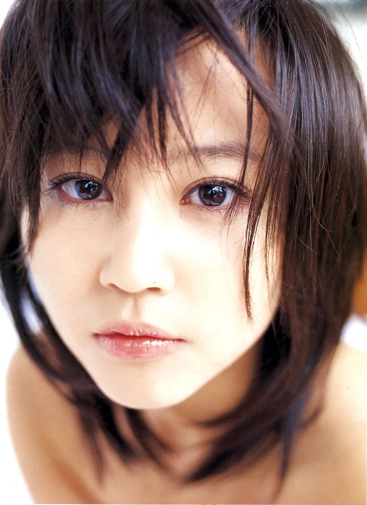 下着だけの姿で手に荒縄を縛られてしまった掘北真希 下着だけの姿で手に荒縄を縛られてしまった掘北真希